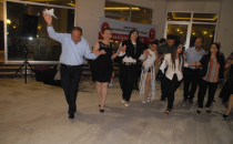 Hekimler Halay Çekti