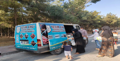 Hem Türkiye tarafına hem Suriye tarafına sıcak yemek ikrami