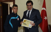 Hilvanlı Şampiyonlara Vali Küçük'ten Destek