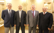 İ. Halil Mutlu'ya plaket