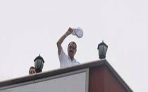 İbrahim Tatlıses Balkondan Seslendi