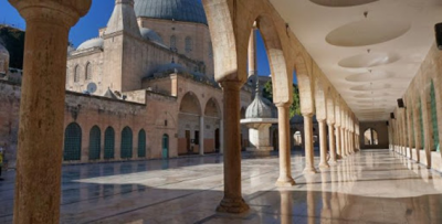  İlk kez bayram namazı camilerde kılınmadı