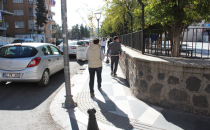 İşlek cadde de kaldırım dar