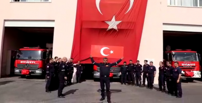 İtfaiyecilerden Mehmetçiğe Bayraklı ve Sirenli Destek