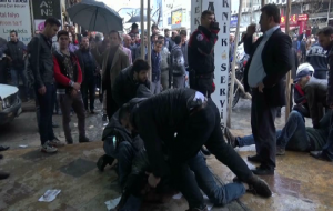 İzinsiz Bildiri dağıtanları Polis gözaltına aldı