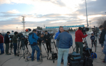 Japon gazetecilerin bekleyişi devam ediyor