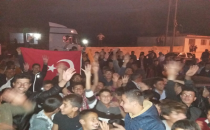 Kadınlar AK Parti'nin zaferini zılgıt çalarak kutladı