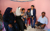 Kafeste Yaşayan Çocuğa Ekinci Sahip Çıktı