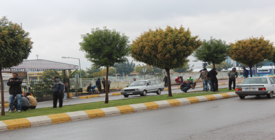 Kaldırımda İş Bekliyorlar