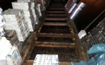 Kamyon dorsesine gizlenmiş 35 bin paket kaçak sigara ele geçirildi