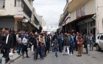 Kamyonetin altında kalan kadın ağır yaralandı