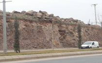 Karaköprü- Devteşti yolunda tehlikeli yolculuk