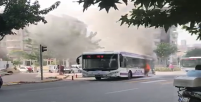 Karaköprü'de Belediye Otobüsü Yandı