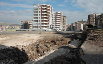 Karaköprü'de bitirilemeyen yol