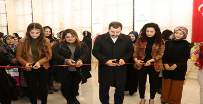 Karaköprü'de Kursiyerlerin Yaptığı Resimler Sergilendi