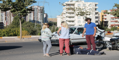 Karaköprü'de Motosiklet Sürücüsü Orta Refüje Çarptı, 1 Yaralı