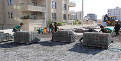 Karaköprü'de Yeni Yollar Kilitli Parkeyle Döşeniyor