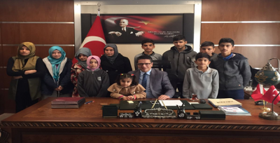 Kaymakam Albayrak Siyer-i Nebi'de dereceye giren öğrencileri ödüllendirdi