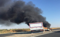 Kazada otomobil alev aldı