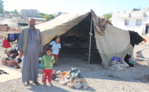 Kent merkezinde çadır hayatı yaşıyorlar