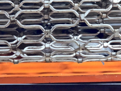 Kepenge Sıkışan Kediyi İtfaiye Kurtardı