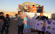 Kobanilere Yatak ve Mama Yardımı Yapıldı