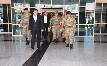 Komutanlardan Vali Küçük'e Ziyaret