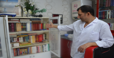 Kuaför Dükkânında Kütüphane Açtı  