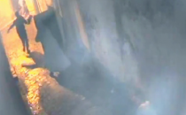 Kucağındaki bebeği olan kadına kapkaç