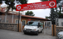 Kum taşırken kapı çarptı