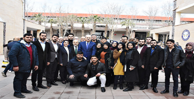 Kurtulmuş, 'Türkiye'yi Yarınlara Taşımak' Konulu Konferansta Öğrencilerle Bir Araya Geldi 