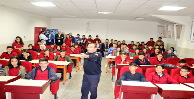 Lise öğrencilerine ''Yangının Yapısı Ve Gelişimi'' Hakkında Eğitim verdi