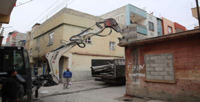 Madde Bağımlıların Barınağı Metruk Bina Yıkıldı