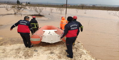 Mahsur Kalanları İtfaiye Kurtardı