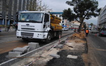 Metrobüs Yolunun Yapımını Sürdürüyor