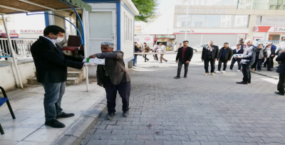 Mevsimlik işçilere sosyal mesafe uyarısı