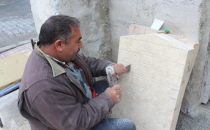 Mezar işçiliğine dönüştü