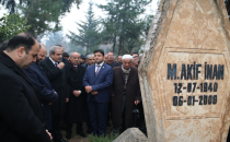 Mezarı Başında Anıldı