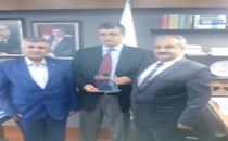 Milletvekili  Güvenç'e Başarı Plaketi