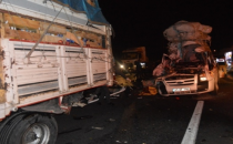 Minibüs kamyonu arkadan çarptı, 7 ölü, 10 yaralı