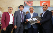 Muhtarlara Eyyübiye Belediyesi Bilgisayar Hediye Etti