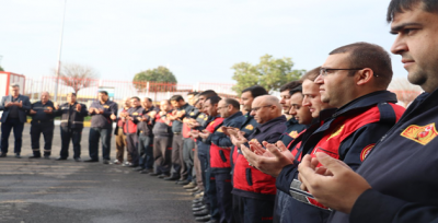 Nöbet değişiminde 'itfaiyeci duası' ile göreve başlıyorlar