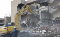 O Konutların yıkımına başlandı