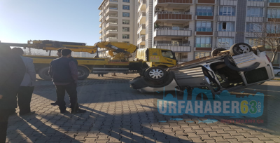 Öğrenci Servisi İle Otomobil Çarpıştı