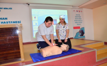 Öğrencilere manken üzerinden eğitim