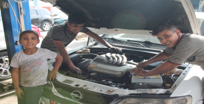 Oto sanayilerinde esnafın vazgeçilmez personeli çıraklar... 