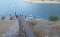 Otomobil Atatürk barajına düştü