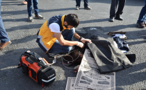 Otomobil çarptı kamyon üstünden geçti,1 ölü ,1 yaralı