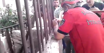 Oyun Oynarken Parmağı Demir Korkuluğa Saplandı