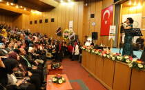 Özdemir kadınlar gününde sahne aldı